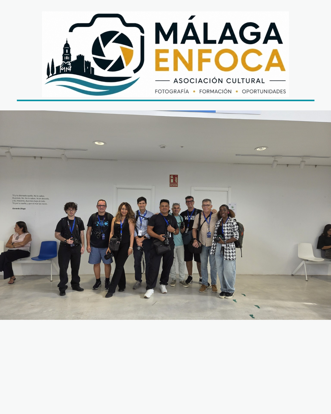 Integrantes de Málaga Enfoca con sus cámaras en una fotografía de grupo.